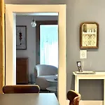 Charming Apartment-walk To Old Town, *