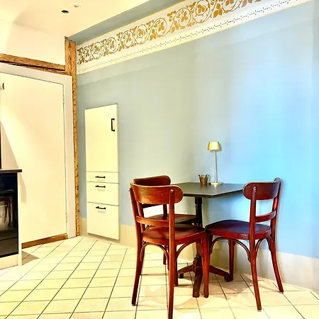 Apartment Charming Apartment-walk To Old Town, *