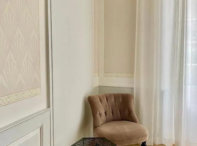 Charming Apartment-walk To Old Town, *